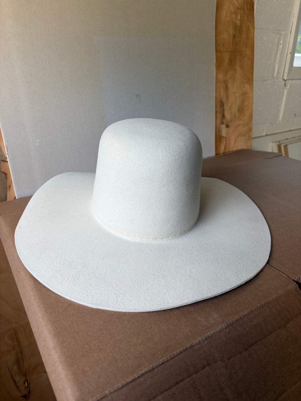 Hat Bodies with sweatband - 100% second quality fur felt - 220 gms - off white