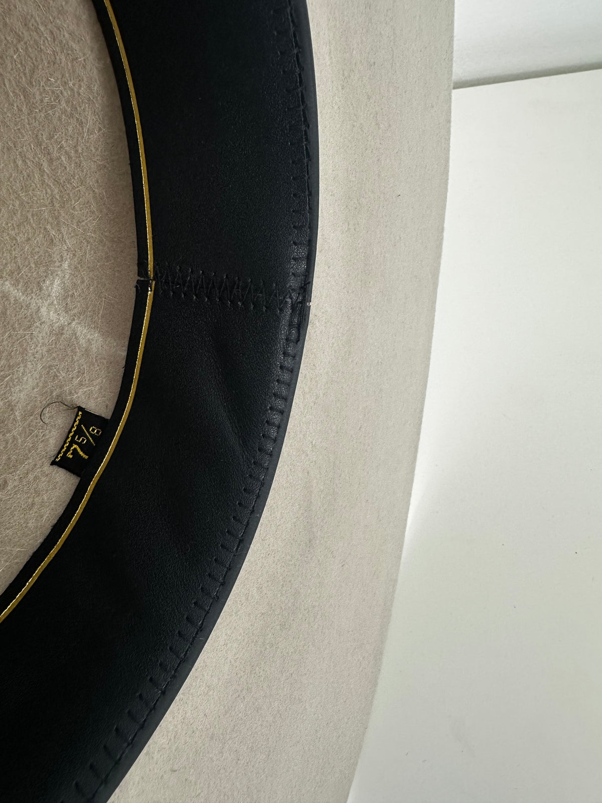 Hat Bodies with sweatband - 100% second quality fur felt - 220 gms - Bone